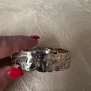 🦋beautiful Sterling silver bracelet from Hawaii
